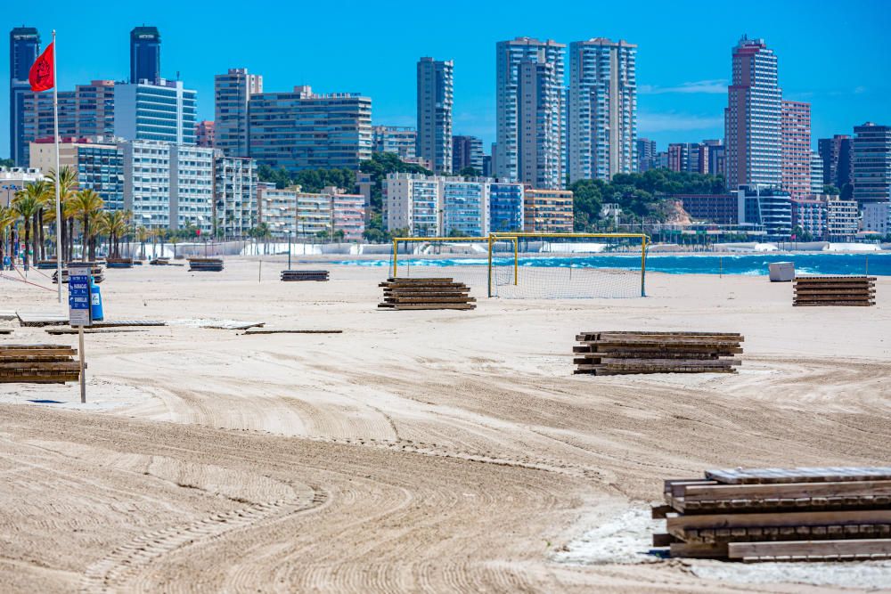 Benidorm prepara la apertura de sus playas con la parcelación