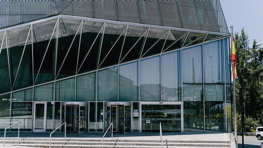 Condenada una mujer en Ourense por constantes insultos a su madre e hija: cinco años de alejamiento tras causarles «gran temor»