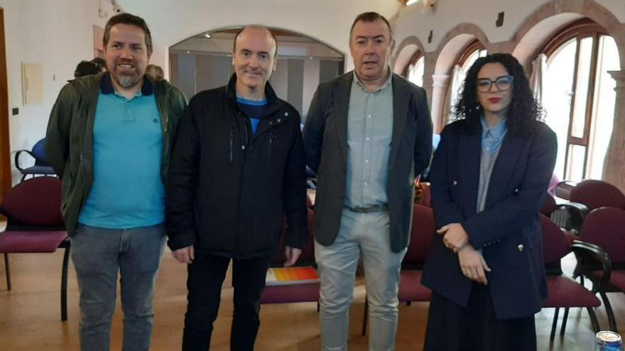 Por la izquierda, el concejal de Cultura de Grado, Diego García; el director general de Patrimonio, Pablo León; el alcalde de Grado, José Luis Trabanco, y la consejera de Cultura, Vanessa Gutiérrez, ayer, en Grado.