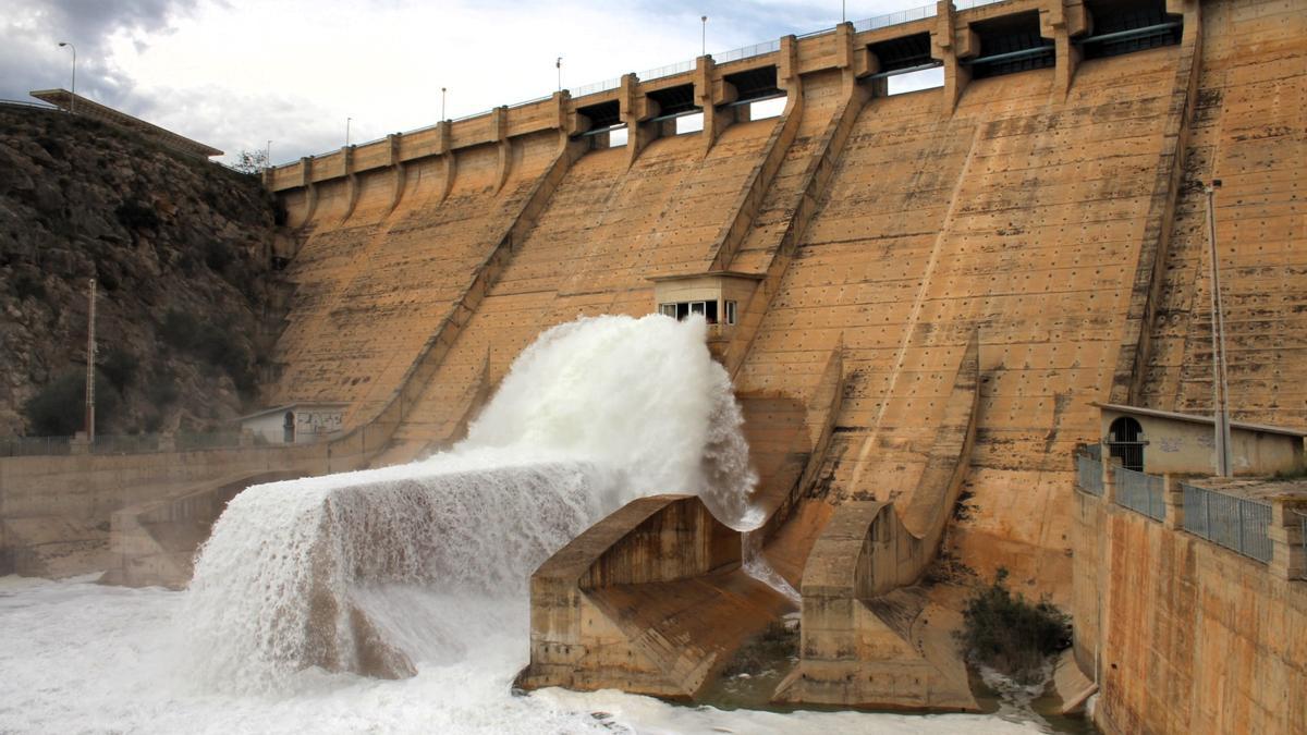 El Estado activa licita un plan millonario para revisar las presas de la cuenca del Segura.