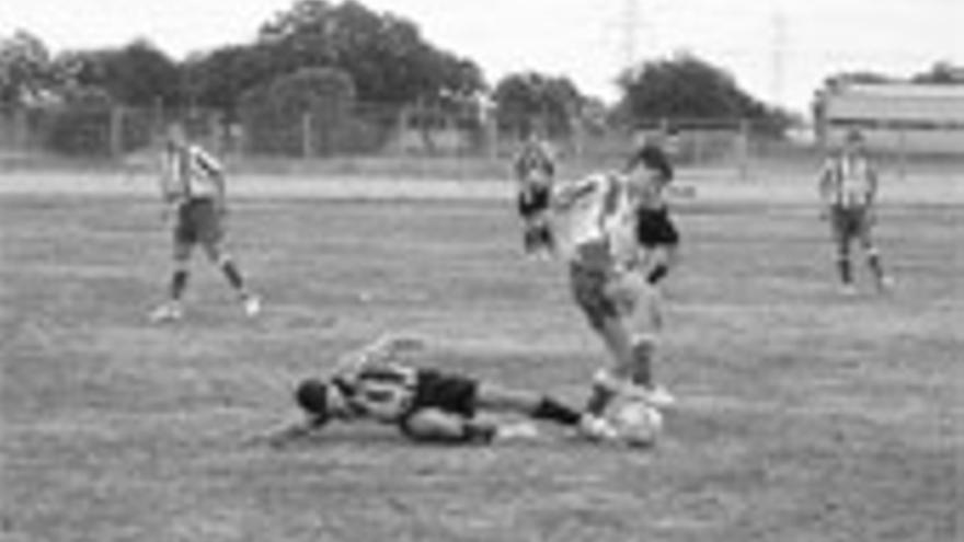 En la Liga juvenil, la Escuela Morala gana por 1-3 y el Moralo pierde por 4-0