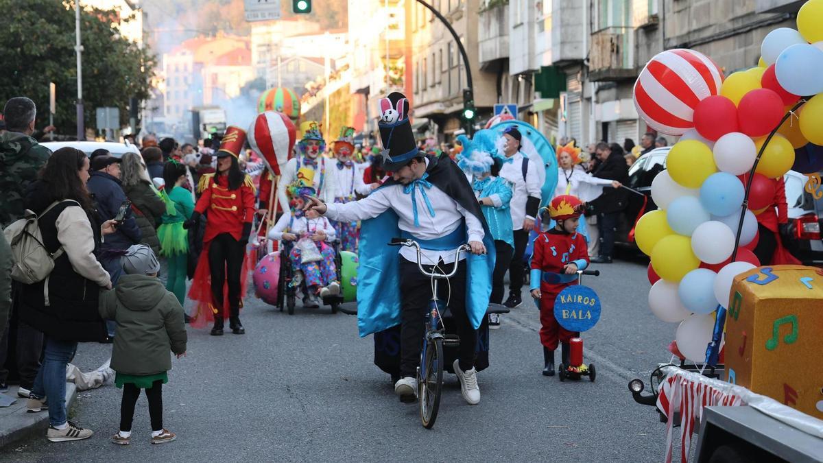 Chapela luce su desfile de carnaval por fin bajo el sol.