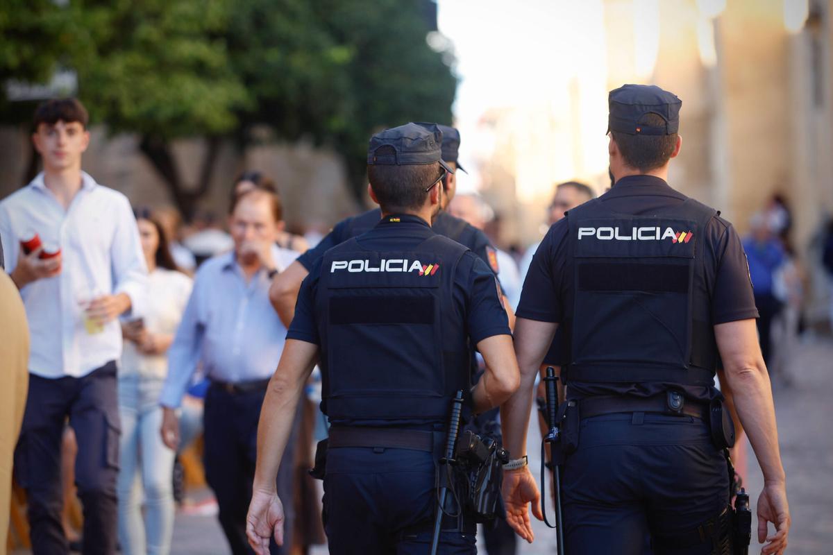 MAGNO VIA CRUCIS EN CÓRDOBA. ambiente general. Policia Nacional