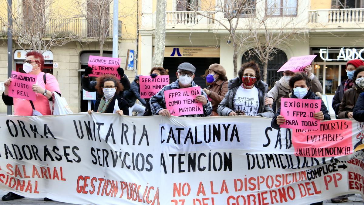 Concentración de la Plataforma en Defensa de los Servicios Públicos para denunciar las condiciones de la gestión privada del Servicio de Atención Domiciliaria de Barcelona, el 22 de enero de 2021