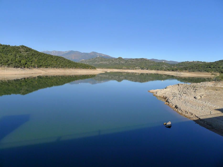 La sequera fa baixar les reserves del pantà de Darnius