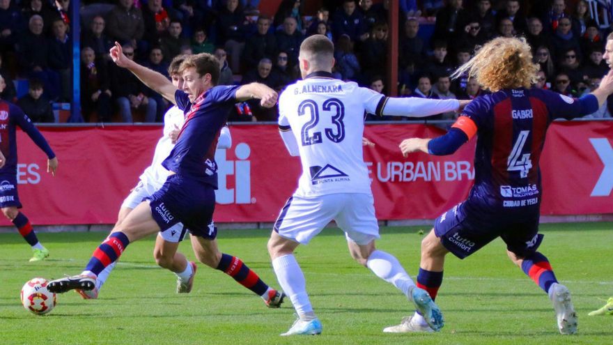 El Yeclano empieza el año con un atasco ante el Ceuta