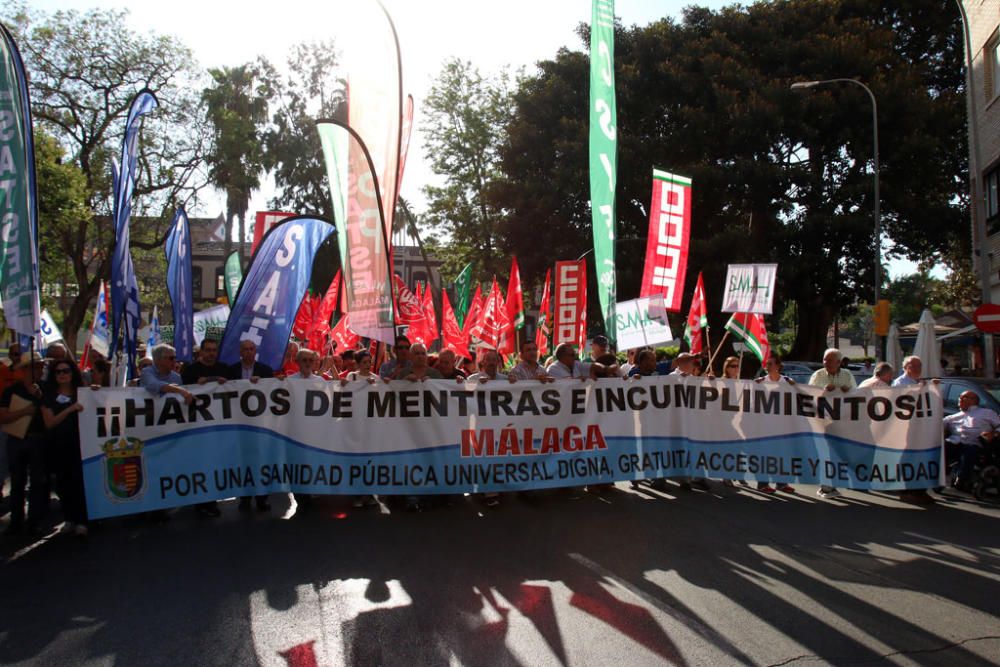 Bajo el lema '¡¡Hartos de mentiras e incumplimientos!!' cientos de personas han recorrido la ciudad desde el Hospital Civil hasta el Hospital Noble