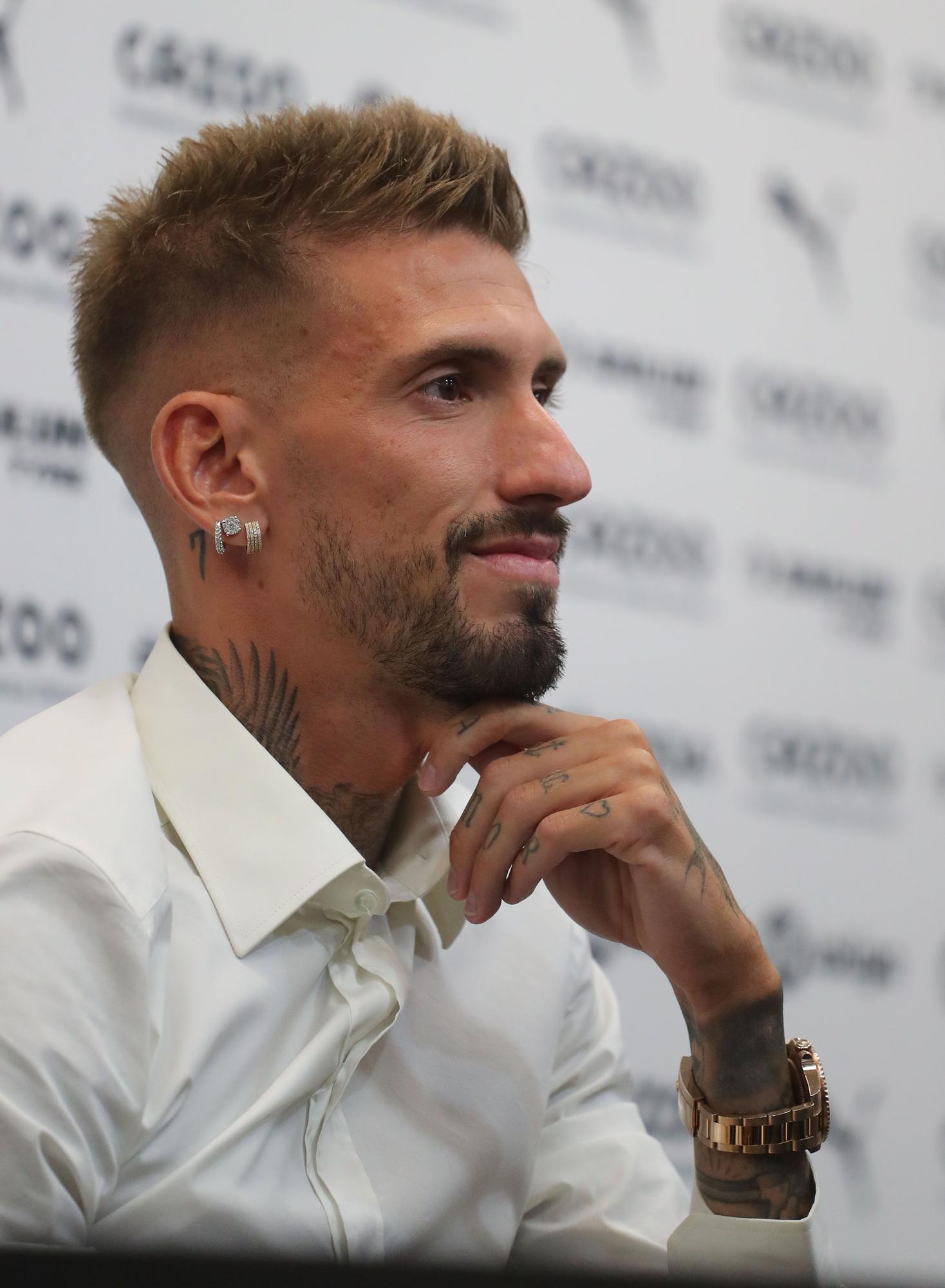 Las mejores imágenes de la presentación de Castillejo con el Valencia CF