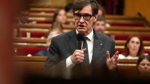 El president de la Generalitat, Salvador Illa, durante la sesión de control