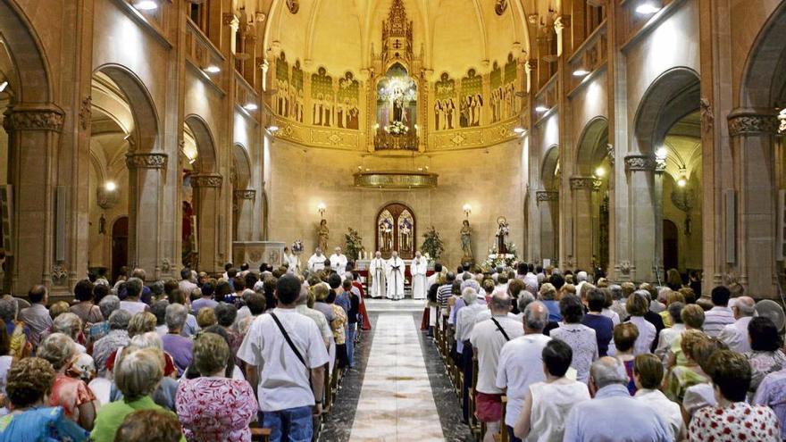 Imagen de archivo de una misa celebrada en el templo recién clausurado.