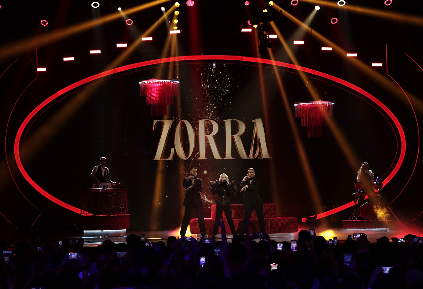 Nebulossa se convierte en una de las sensaciones del Benidorm Fest con su  tema 'Zorra' - Empresa 