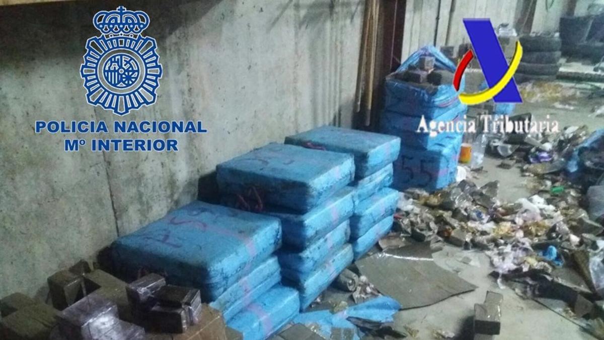Intervenidas 2, 4 toneladas de hachís en una operación contra el narcotráfico en la costa de Huelva
