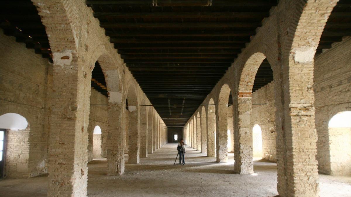 El proyecto del Ayuntamiento contempla convertir la primera planta de la cuadra principal de Caballerizas en una sala de museo.