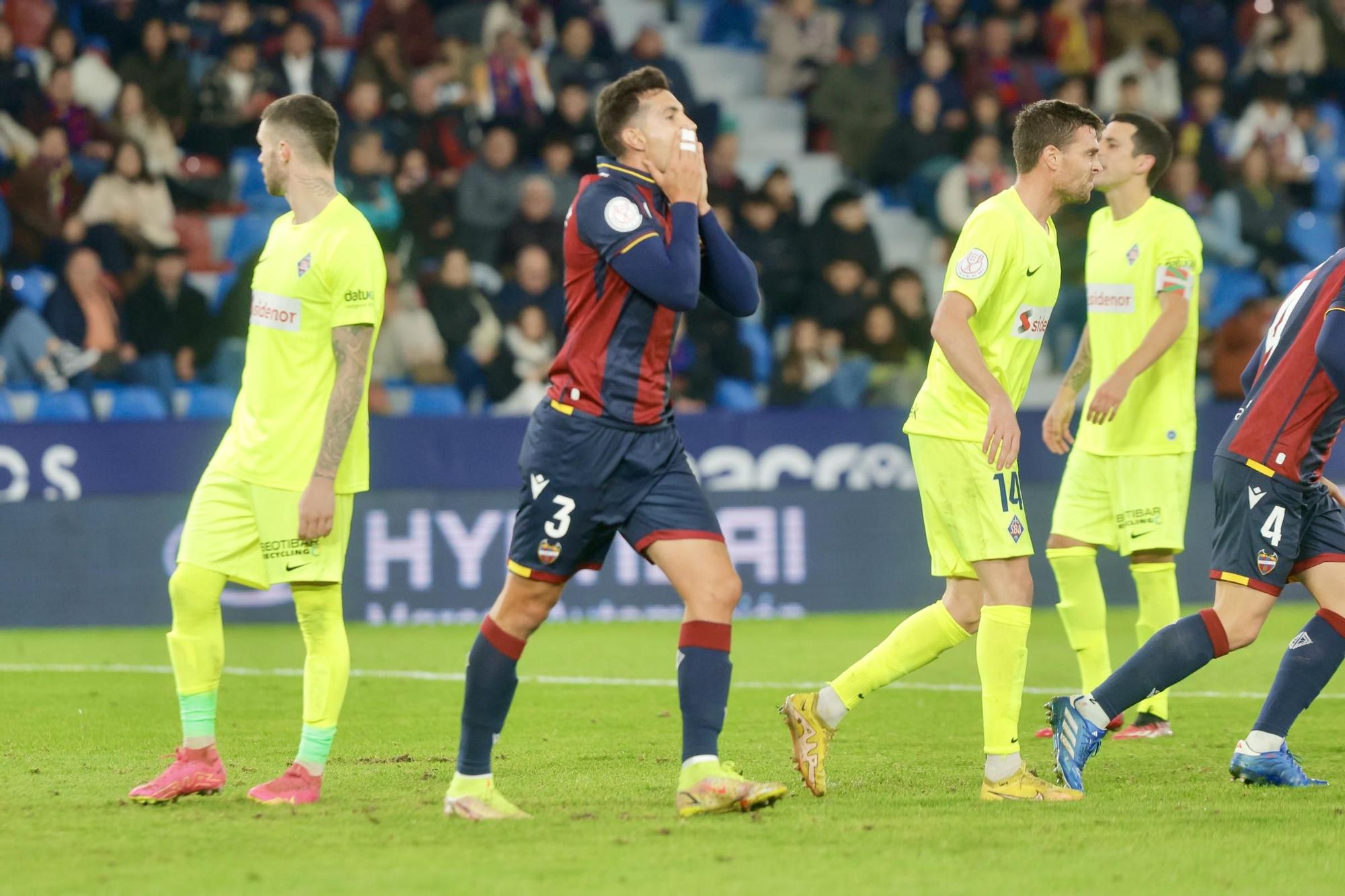 Partido de Copa del REy entre el Levante UD y el SD Amorebieta en imágenes