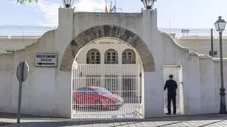 El hospital de salud mental Doctor Esquerdo de Alicante tiene camas vacías y especialistas de baja