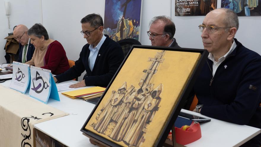 La Hermandad del Espíritu Santo recupera la oración de penitencial en la Catedral