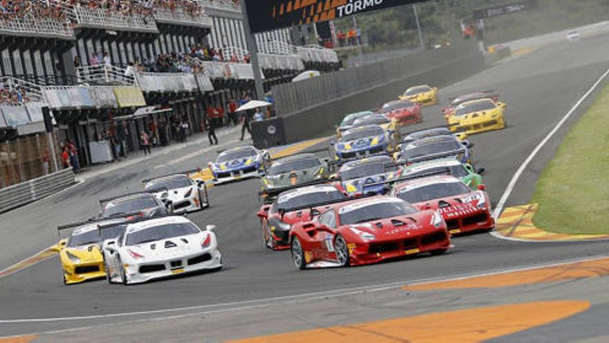 Salida de la Ferrari Challenge en Cheste