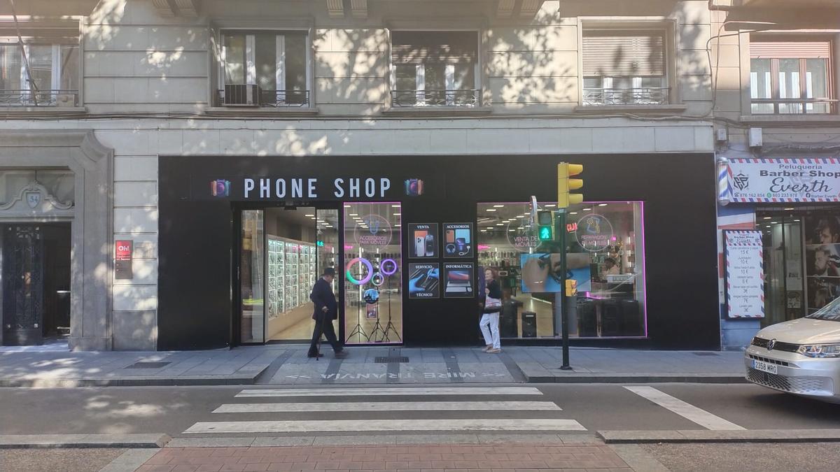 La Gran Vía de Zaragoza renueva su oferta comercial con la llegada de dos nuevos negocios.
