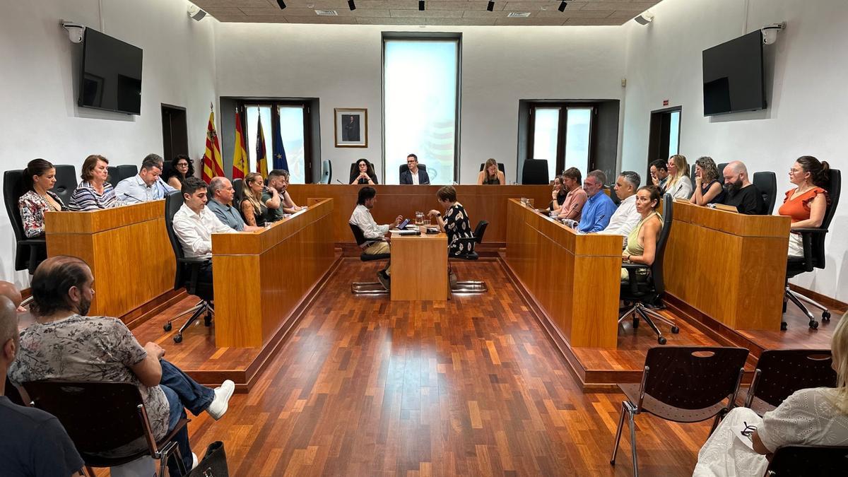 Un momento del pleno celebrado en el Ayuntamiento de Ibiza.
