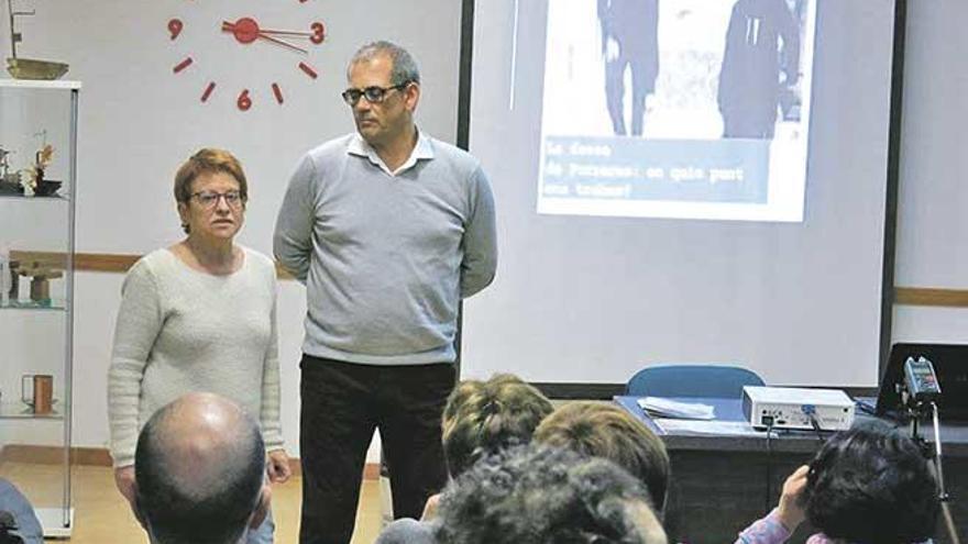 Joana Mora y Tomeu Garí en la ´Lliçó´ ofrecida el pasado sábado por la Agrupació Cultural.