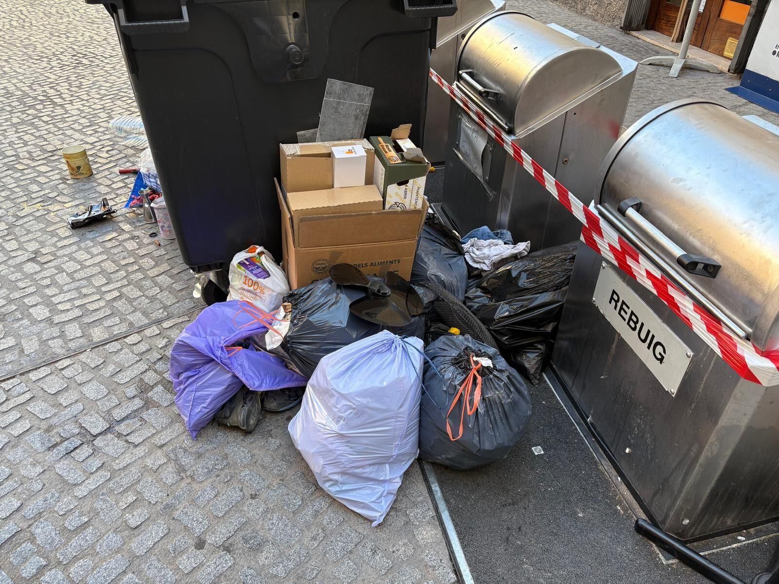 Els contenidors de Manresa, plens a vessar