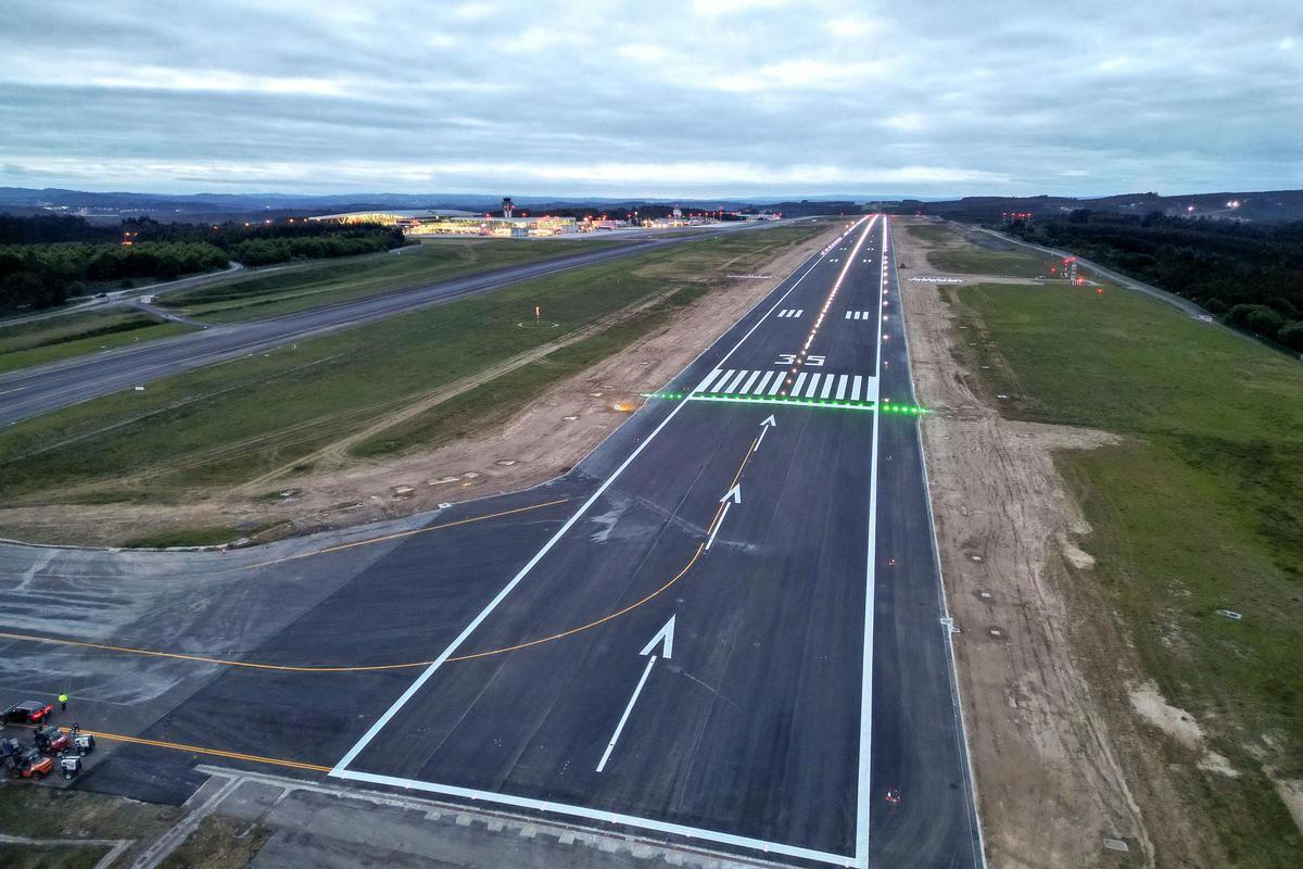 El Aeropuerto de Santiago cerró su pista al tráfico aéreo el pasado 23 de abril