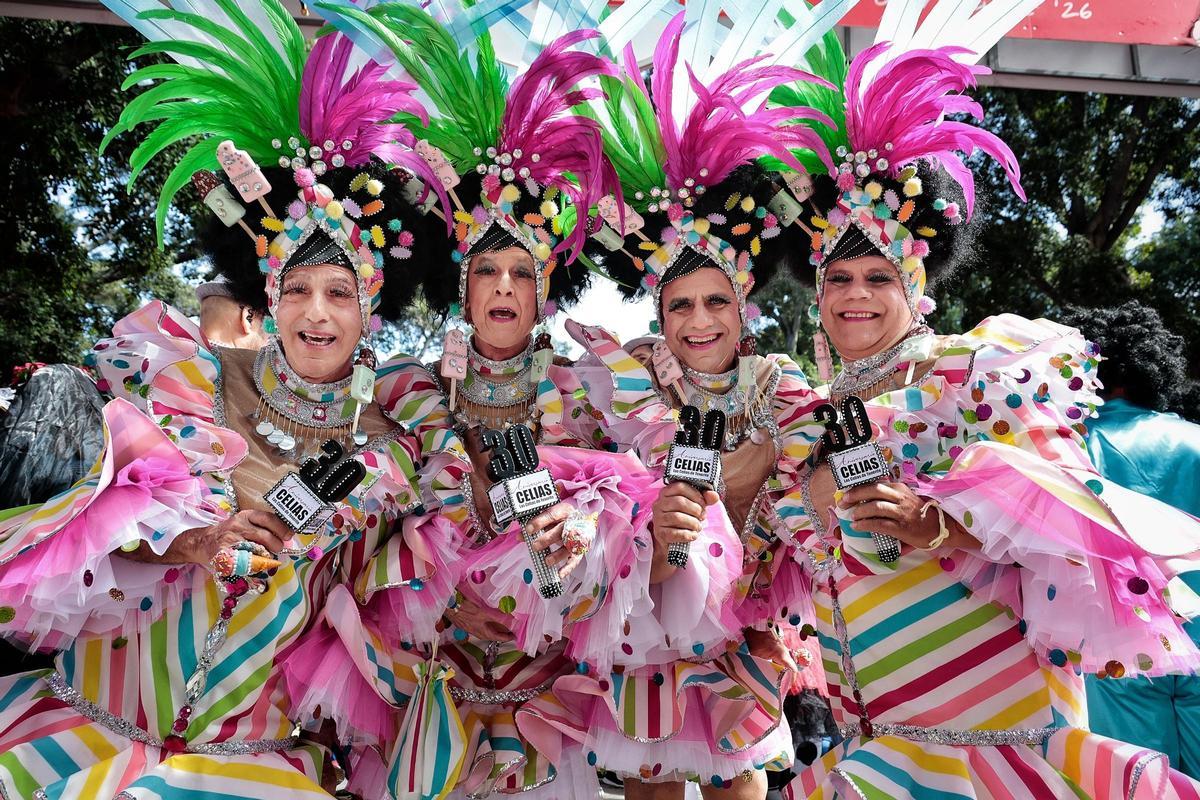 Integrantes del grupo Las Celias del Carnaval de Santa Cruz de Tenerife, con 30 años de participación.