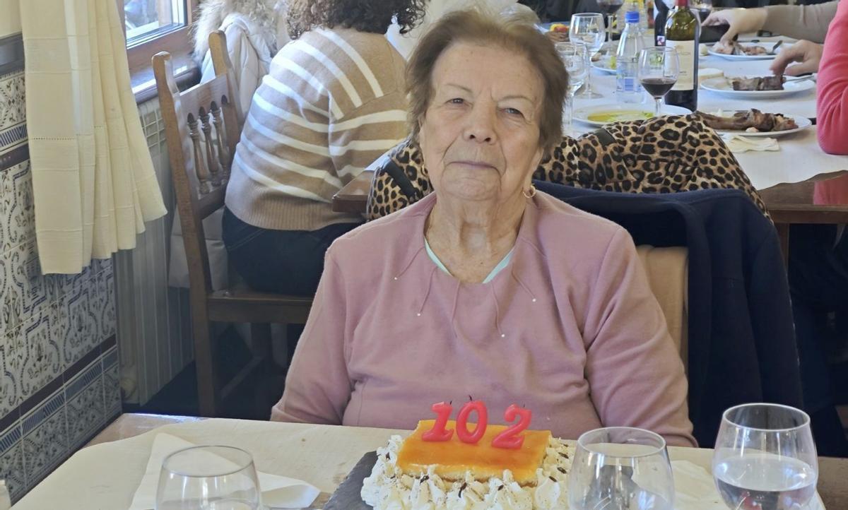 Margarita Calvo Ballesteros, de Ufones, celebra su 102 cumpleaños.