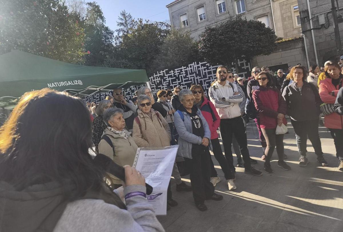 Lectura del manifiesto en la Andaina pola Igualdade de Caldas de Reis. | FDV