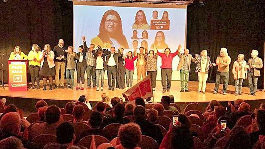 Un momento de la presentación del cartel del PSOE de Sada.