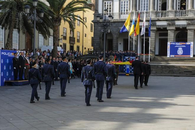 Izado de bandera por el bicentenario de la Policía Nacional