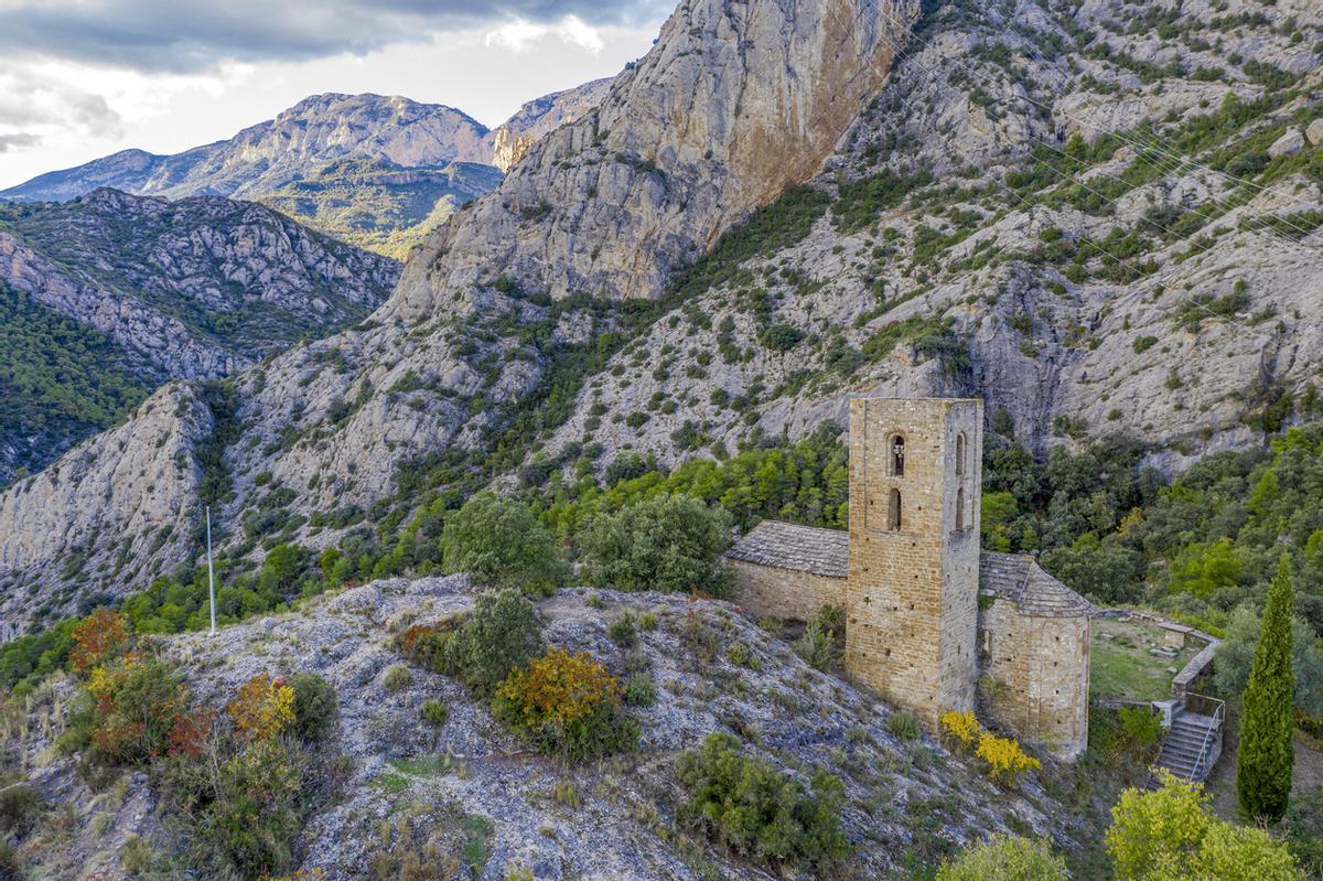 La iglesia de Sant Andreu del Castell de Tona, en la comarca catalana de Osona