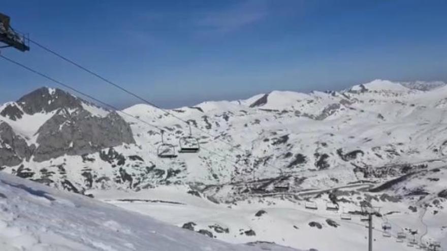 Temporada de esquí: Las pistas asturianas se preparan para un fin de semana de récord