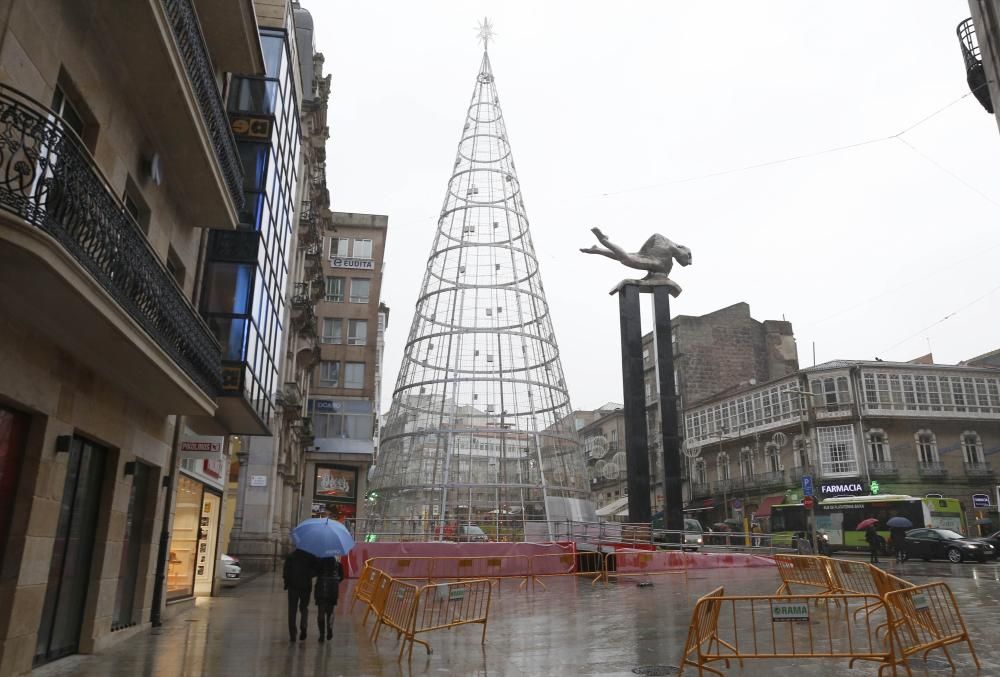 Figuras y árboles navideños ya tienen su lugar en la calle Príncipe.