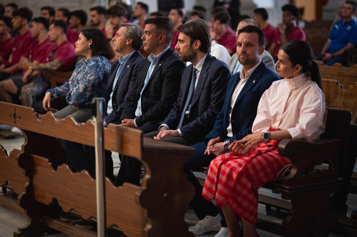La alcaldesa de Candelaria y los consejeros del CD Tenerife.