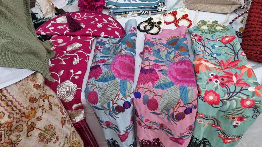 Los vecinos de Los Remedios se echan a la calle para celebrar las jornadas previas a la Feria.