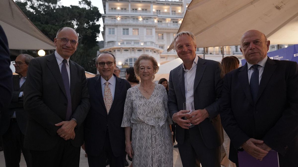 Málaga. 2 Foro del Mediterráneo. Prensa Ibérica. Cóctel de bienvenida. Enrico Letta, exprimer ministro de Italuia, Javier Moll, Arantza Sarasola, Maerteen Wetzelaar, CEO de MOEVE. Leandro Martinz, presidente de la Fundación Bidafarma