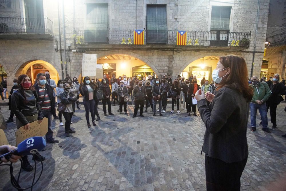 Restauradors i autònoms gironins protesten a la plaça del Vi