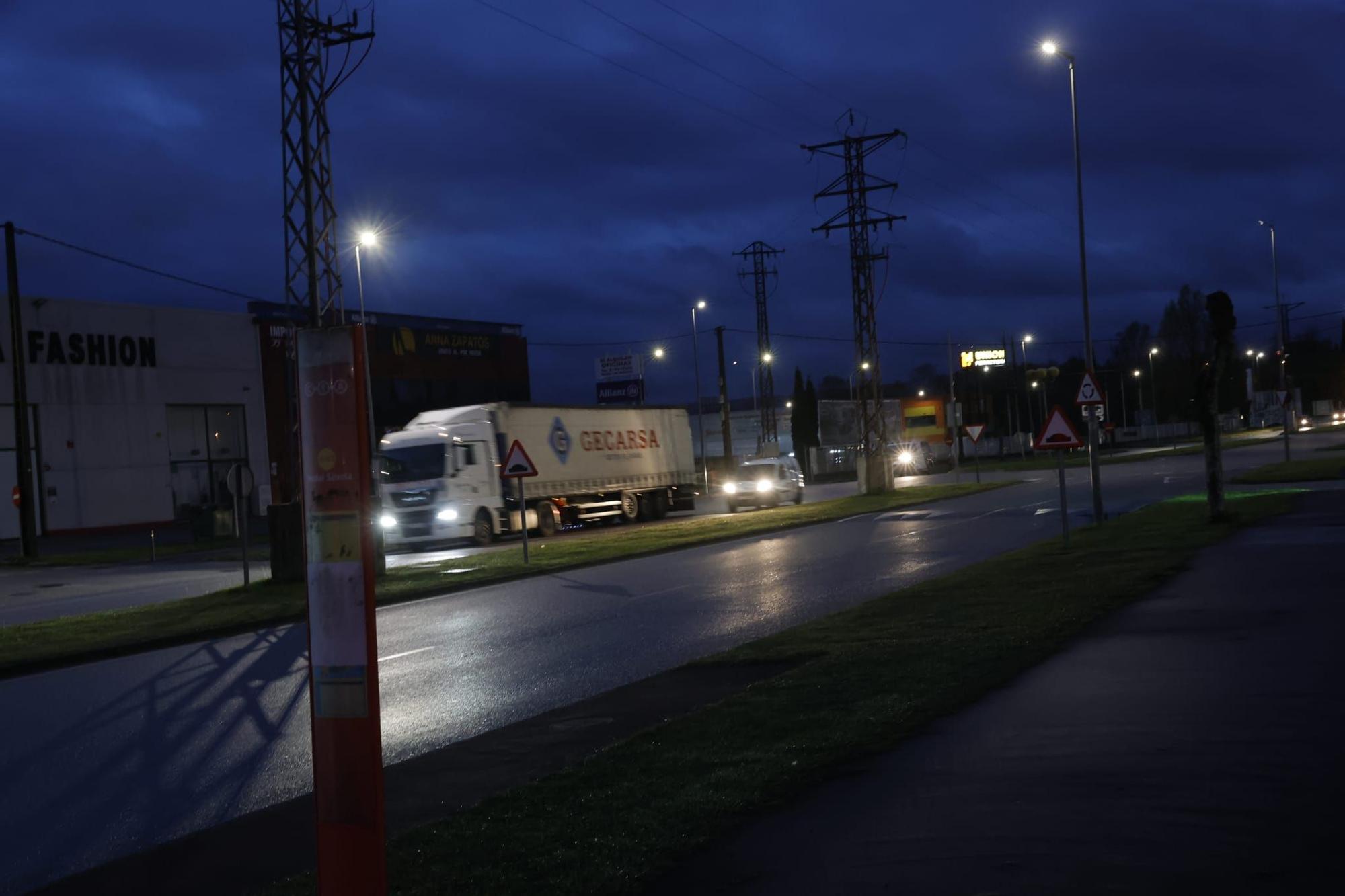 EN IMÁGENES: Así está siendo en Asturias la huelga de camioneros convocada por la Plataforma del Trasporte
