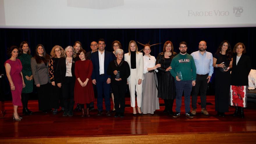 Los premios Emilia Pardo Bazán reconocieron a la escritora María Oruña, la asociación de redeiras Atalaia y el Entroido de Cobres