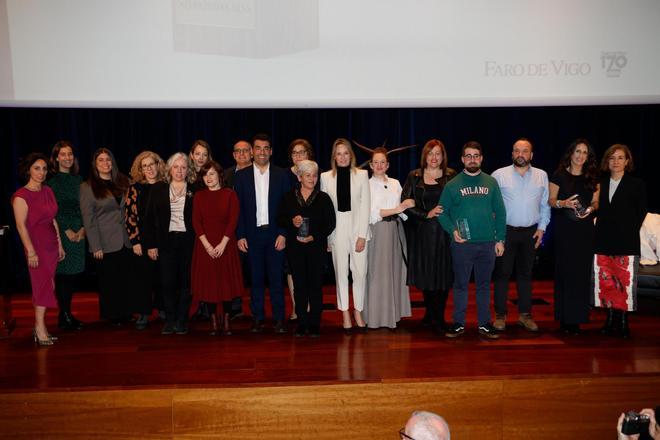 Los premios Emilia Pardo Bazán reconocieron a la escritora María Oruña, la asociación de redeiras Atalaia y el Entroido de Cobres