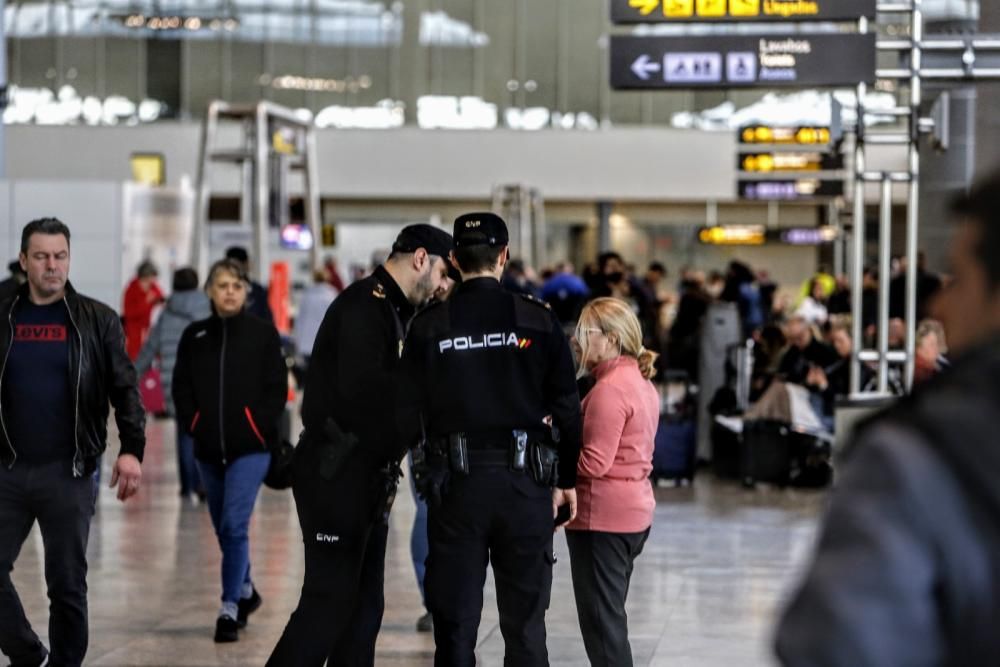 El temporal obliga a cerrar el tráfico aéreo en el aeropuerto de Alicante-Elche