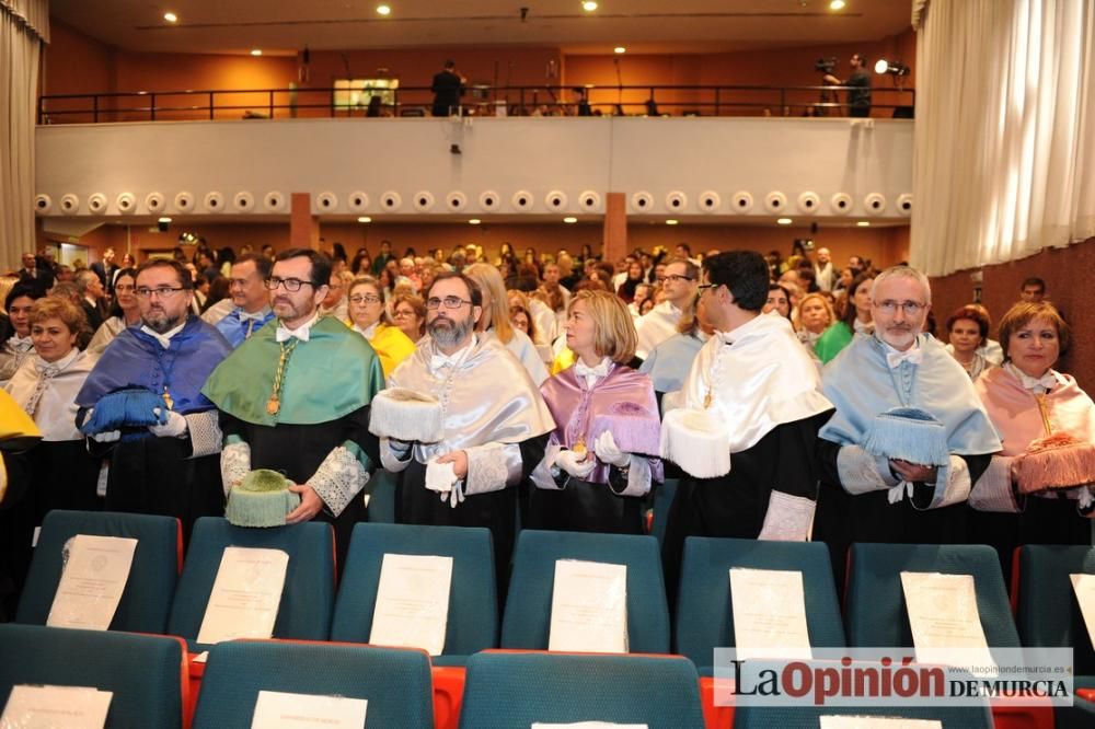 Rosamaría Alberdi, primera enfermera doctora honoris causa de España por la UMU