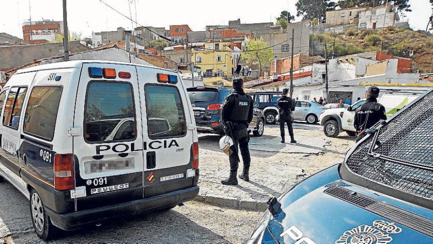 El barrio La Tafalera de Elda durante una operación policial contra el tráfico de drogas.