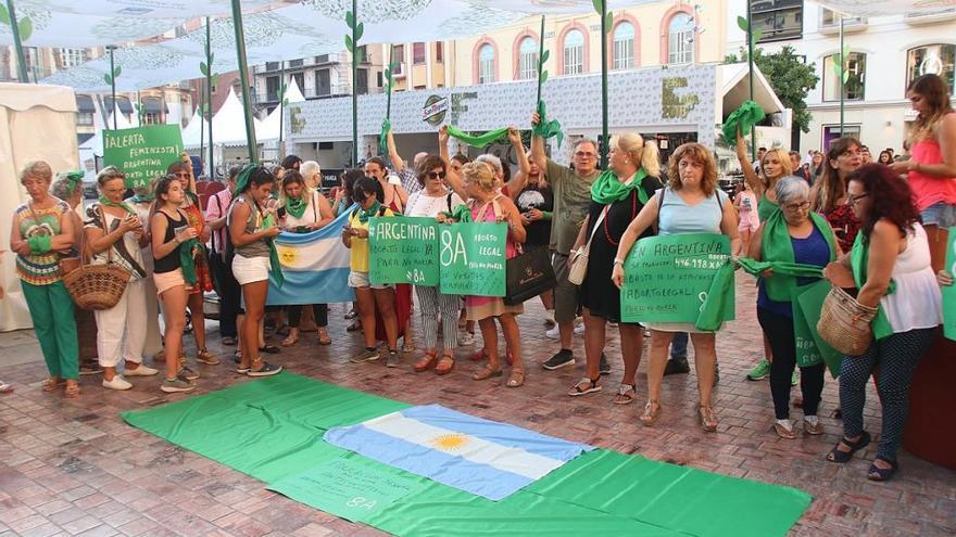 Concentración en Málaga a favor de la legalización del aborto en Argentina