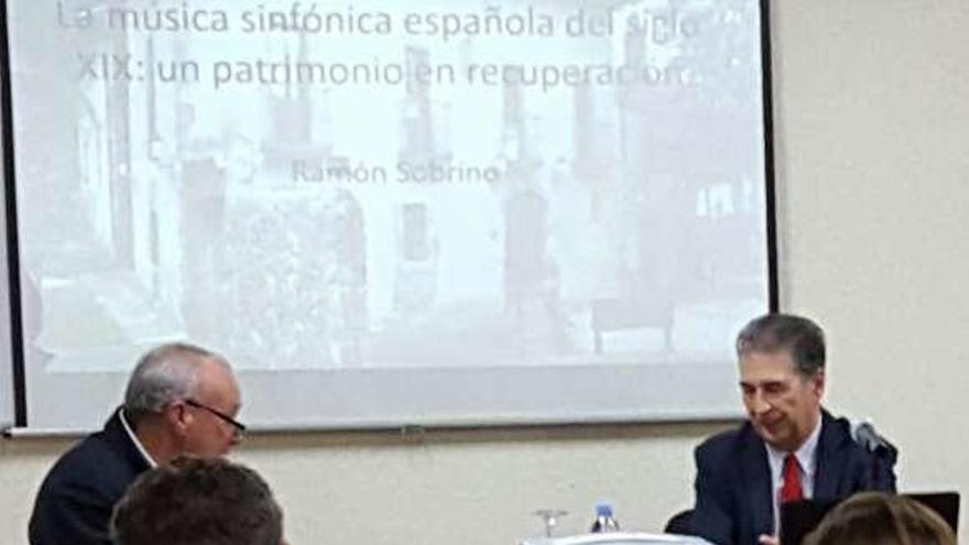 Ramón Sobrino, a la derecha, y Aladino Fernández, en la charla.