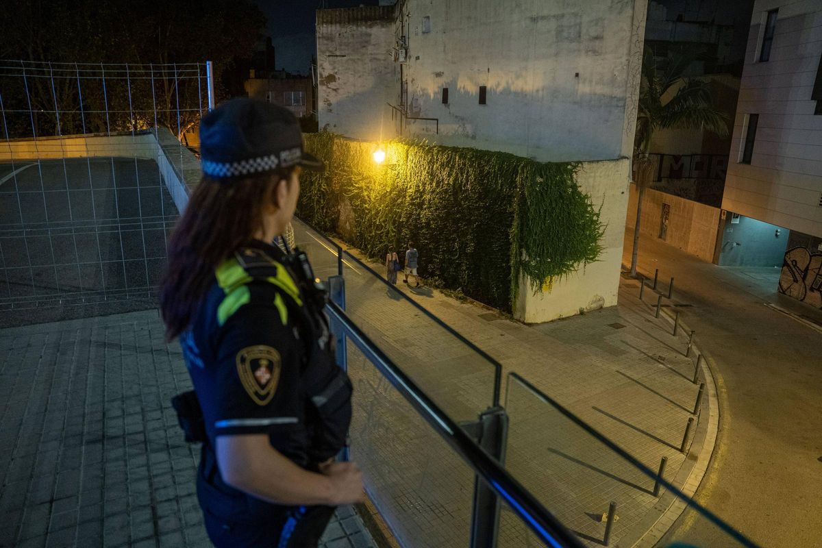 La Guardia Urbana patrullando por 'itinerarios seguros'