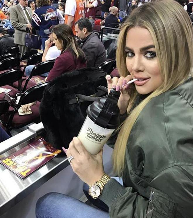 Khloé Kardashian lleva luciendo anillaco un año