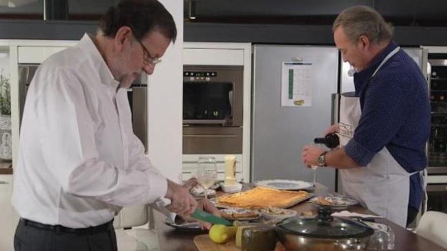 Rajoy y Bertín, en la cocina.