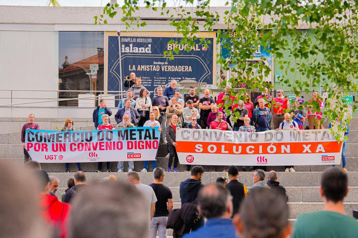 Miles de trabajadores del metal vuelven a recorrer las calles de Vigo por su convenio colectivo